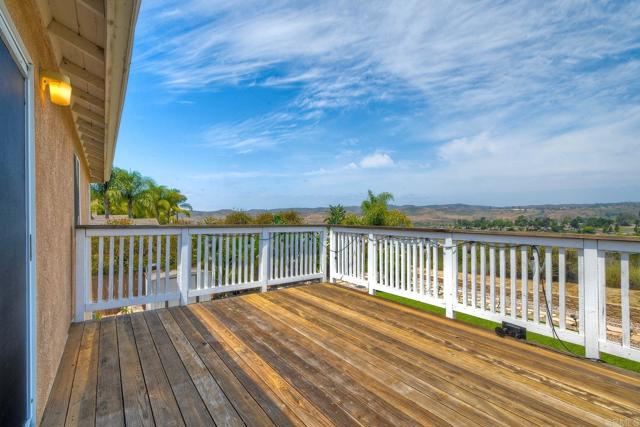 5478 Alexandrine Court, Oceanside CA: https://media.crmls.org/mediaz/e20fa6e4-a2e9-4aed-9ba5-ef2ecdee6958.jpg