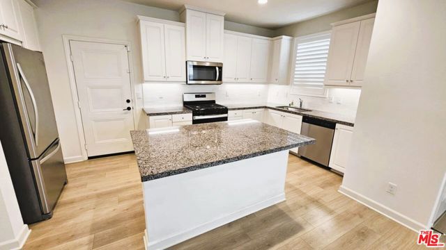 3669 E Happy Paseo, Ontario CA: https://media.crmls.org/mediaz/e20fbc53-2674-4a7e-bcd0-0be18108ba21.jpg