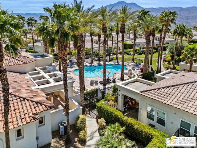 57410 Via Vista Vista, La Quinta CA: https://media.crmls.org/mediaz/e20fe50c-141c-4372-b570-c8bdcb7c7984.jpg