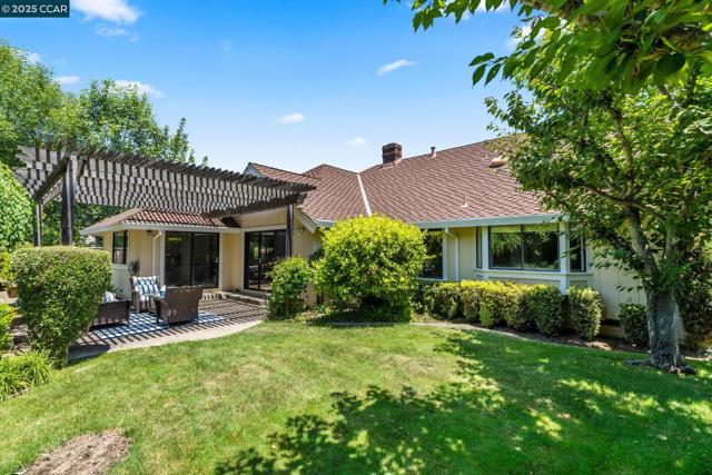 109 Bria Ct, Walnut Creek CA: https://media.crmls.org/mediaz/e210072a-9a58-4b3a-976b-a4ce5506fcd7.jpg