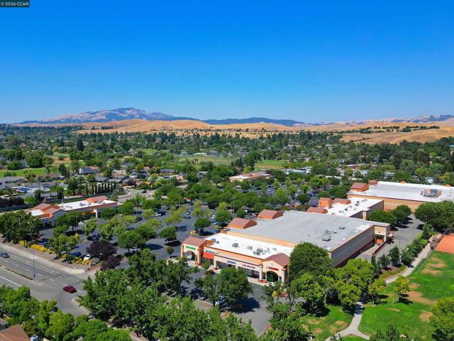 Image 13 of 60 For 34 Elmwood Dr