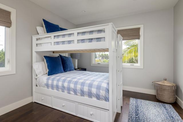 6411 Dowling Dr, La Jolla CA: https://media.crmls.org/mediaz/e210ae40-1ee8-4700-821f-ee4fe81f8fff.jpg