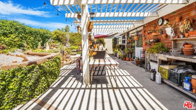 1237 Brian Street, Placentia CA: https://media.crmls.org/mediaz/e210fc09-08e0-42dc-8f90-d9ca2d4dfd26.jpg
