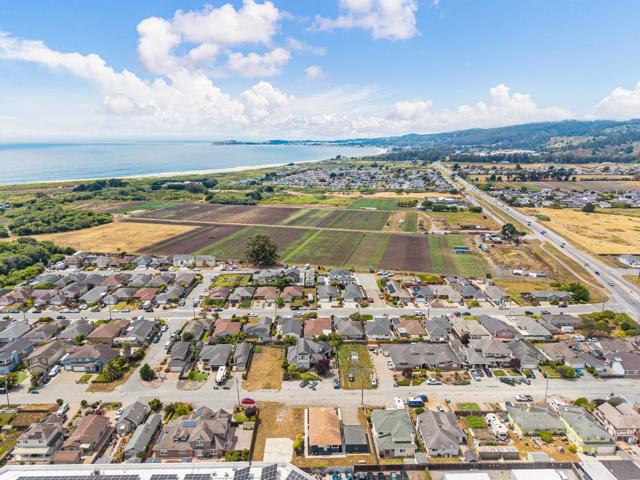 417 Belleville Boulevard, Half Moon Bay CA: https://media.crmls.org/mediaz/e2110eb2-c63e-461d-9507-010dadc5b447.jpg