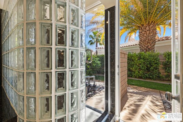 1 Toscana Way, Rancho Mirage CA: https://media.crmls.org/mediaz/e21142b9-ef0e-49e9-aaf5-0d94849ed882.jpg