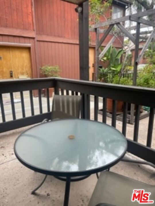 4845 Maytime Lane, Culver City CA: https://media.crmls.org/mediaz/e211d2c0-6dfb-4b74-8251-ca11a6524a35.jpg