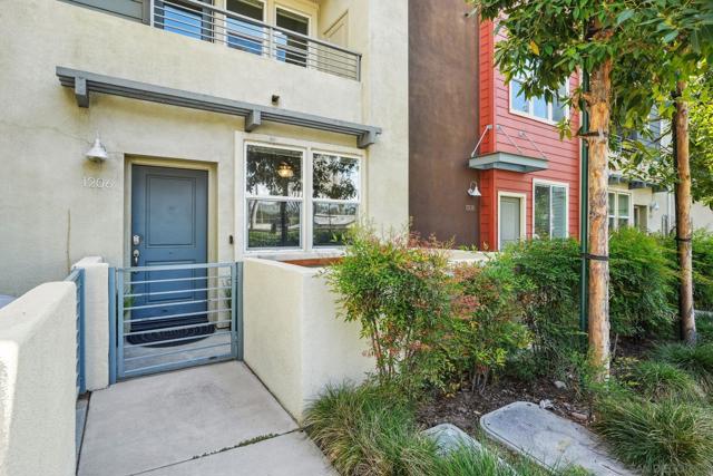 219 Antoni Gln, Escondido CA: https://media.crmls.org/mediaz/e2124c07-b7bb-45c6-9dbf-8926a70b0cc8.jpg
