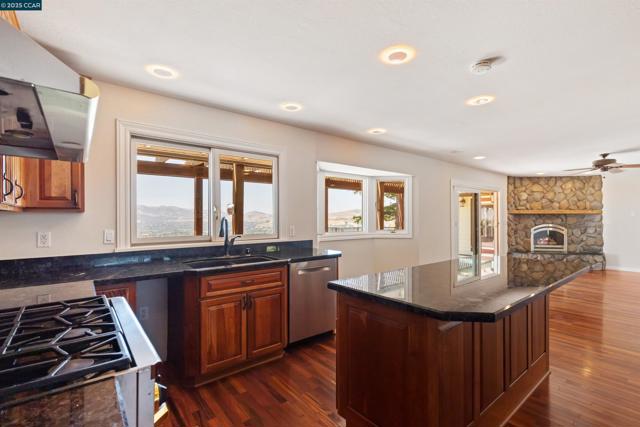 70 Sherburne Hills, Danville CA: https://media.crmls.org/mediaz/e212f3c8-e35d-4fe6-a860-217ef0814905.jpg