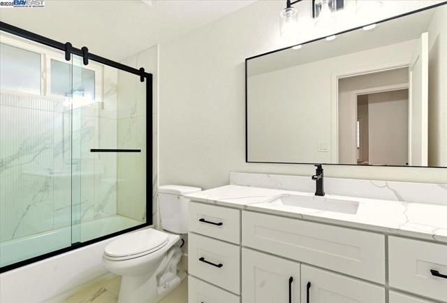 11 Paddock Ct, Pleasant Hill CA: https://media.crmls.org/mediaz/e212fe47-6c18-49f5-9593-43a2160d45a3.jpg