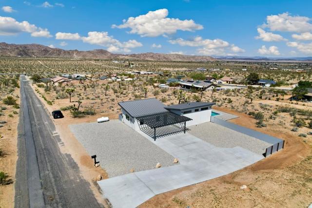 6689 Torres Avenue, Joshua Tree CA: https://media.crmls.org/mediaz/e2135d21-4c99-4ae3-85bf-eabc9f69dd78.jpg
