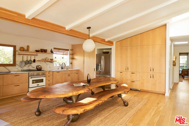 29500 Heathercliff Road, Malibu CA: https://media.crmls.org/mediaz/e2137ca4-4776-4973-8d9b-8fe68a760ff8.jpg