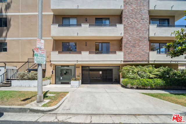 8865 Alden Drive, Los Angeles CA: https://media.crmls.org/mediaz/e213a9ca-eb91-4689-9bd1-e455d7513fb2.jpg