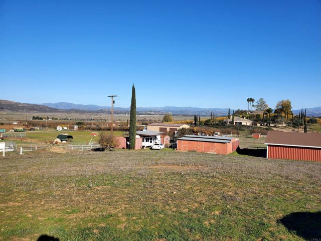 17910 Bluegrass Road, Ramona CA: https://media.crmls.org/mediaz/e2150724-1ea8-4688-9570-2268f8010663.jpg