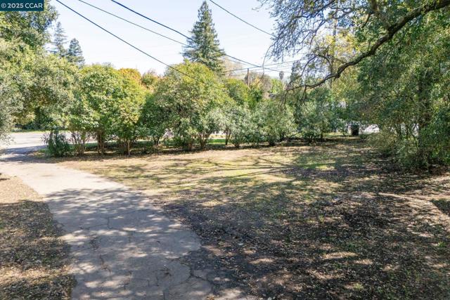 1561 Farm Bureau Rd, Concord CA: https://media.crmls.org/mediaz/e21622f3-9ab2-48f8-94dd-26452e0d69d5.jpg