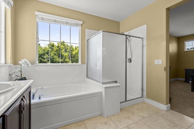 1420 Cielo Vista Lane, Gilroy CA: https://media.crmls.org/mediaz/e216612a-18e3-4a85-a998-16155b6fae97.jpg