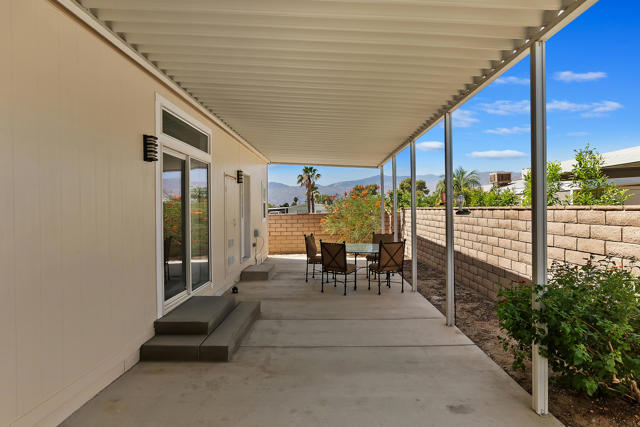 73363 Desert Greens Dr N, Palm Desert CA: https://media.crmls.org/mediaz/e216f23c-d86f-4d9e-8a29-da8fc701371d.jpg