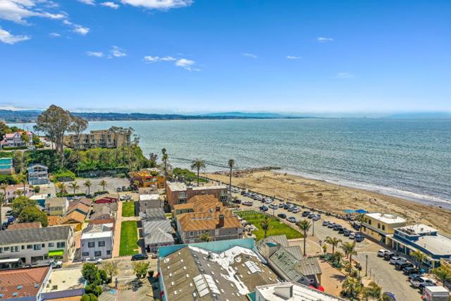 720 Gilroy Drive, Capitola CA: https://media.crmls.org/mediaz/e216f446-e380-420b-ba9d-96dc50080902.jpg