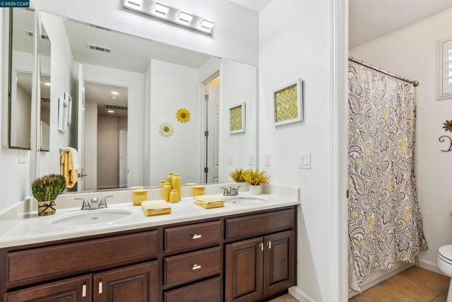 1840 Tanglewood Ln, Brentwood CA: https://media.crmls.org/mediaz/e2174e00-b46e-4a2a-8d8d-76b2d48e2e58.jpg