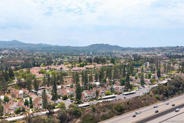 17925 Caminito Pinero, San Diego CA: https://media.crmls.org/mediaz/e218171a-f621-453e-a999-f49170c3995c.jpg