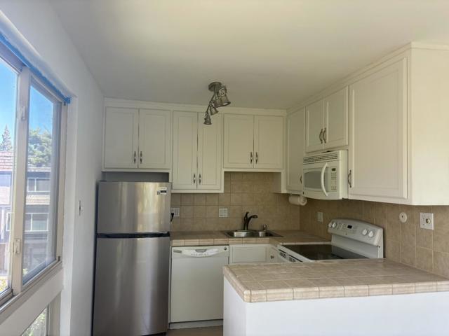80 El Camino Real, Burlingame CA: https://media.crmls.org/mediaz/e21856eb-b2e0-45c4-b831-97584830b1fd.jpg