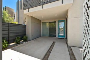 211 The, Palm Springs CA: https://media.crmls.org/mediaz/e218594d-f4cb-4a62-a42a-31ff5f899b7a.jpg