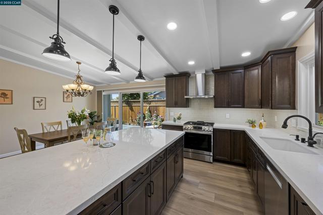 30450 Oakmont Way, Hayward CA: https://media.crmls.org/mediaz/e2191638-85b8-4688-9098-44b72971c117.jpg
