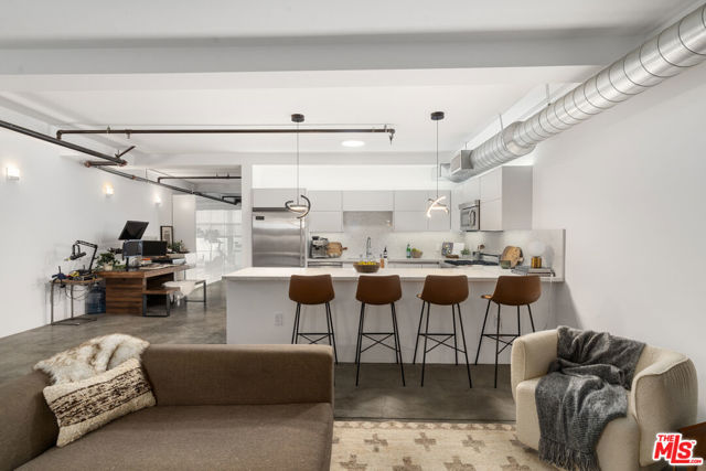 1046 Princeton Drive, Marina del Rey CA: https://media.crmls.org/mediaz/e2193dda-9845-497e-b981-4a11a5eb8b27.jpg