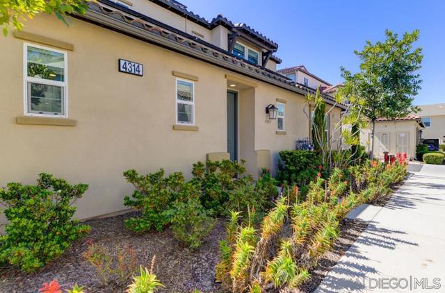 4314 Star Path Way, Oceanside CA: https://media.crmls.org/mediaz/e219577c-876e-4445-ae97-b51c50f900fb.jpg