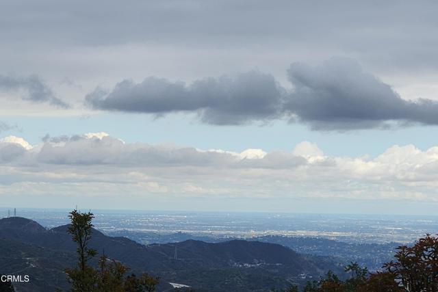 5519 Terrace Drive, La Crescenta CA: https://media.crmls.org/mediaz/e2195a77-5ba7-4998-a39e-db355a7ac439.jpg
