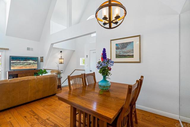 374 Orange Avenue, Coronado CA: https://media.crmls.org/mediaz/e21966fe-614e-43c4-979b-a79c0f3d290a.jpg