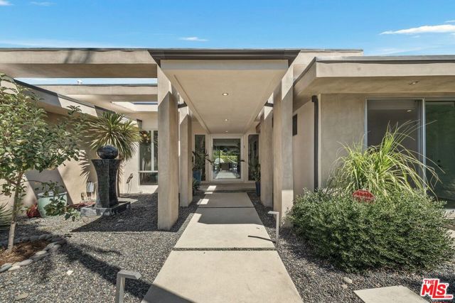 3112 Corda Drive, Los Angeles CA: https://media.crmls.org/mediaz/e21976f9-c402-4485-a222-76bfa2466fdd.jpg