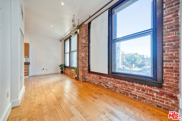 460 S SPRING Street, Los Angeles CA: https://media.crmls.org/mediaz/e219937c-f69f-4410-b300-df13905667c4.jpg