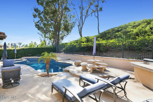 5625 Maricopa Drive, Simi Valley CA: https://media.crmls.org/mediaz/e219b588-3e39-41f6-8099-06927e04e54e.jpg