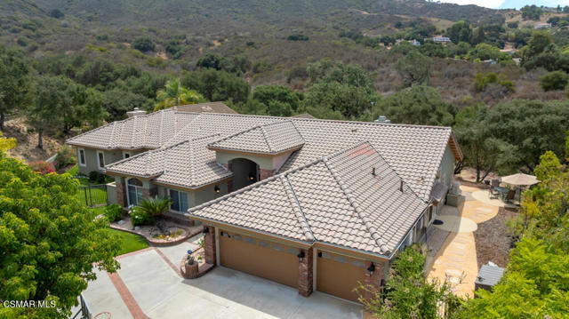1826 Crystal View Circle, Newbury Park CA: https://media.crmls.org/mediaz/e219c61a-cbfe-4589-8992-c7541d0566f0.jpg