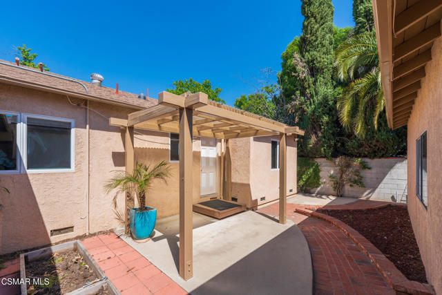 6120 Zelzah Avenue, Encino CA: https://media.crmls.org/mediaz/e21a91f2-d8e5-4e53-aa07-46dd23b4759c.jpg