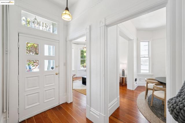 3116 Harrison St, Oakland CA: https://media.crmls.org/mediaz/e21ab26d-ee96-4ed7-98aa-e62d848a8183.jpg