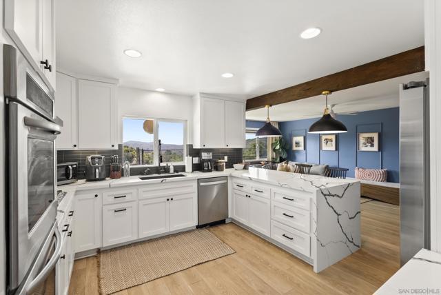 3860 Las Flores, Fallbrook CA: https://media.crmls.org/mediaz/e21b71a4-bf0e-4683-bbc7-78811c50ed60.jpg