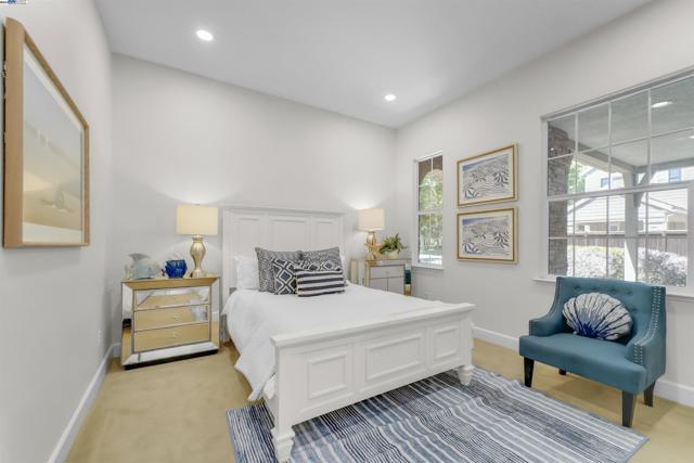 1993 Fairway Oaks Dr, Ripon CA: https://media.crmls.org/mediaz/e21b7766-6d69-40ed-a559-3d281cdd0394.jpg