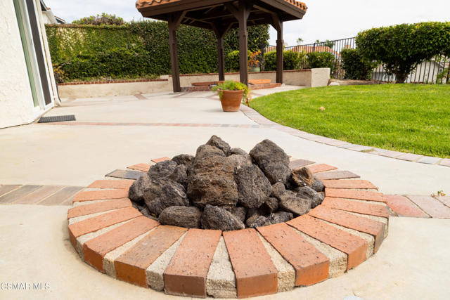 3154 Provence Place, Thousand Oaks CA: https://media.crmls.org/mediaz/e21b786a-ea3a-4741-9572-bc06697e09e7.jpg