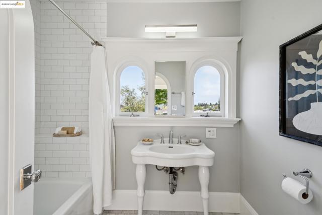 5429 Belgrave Pl., Oakland CA: https://media.crmls.org/mediaz/e21b904f-3cc0-4fd1-a74b-5abdd5a1a79e.jpg