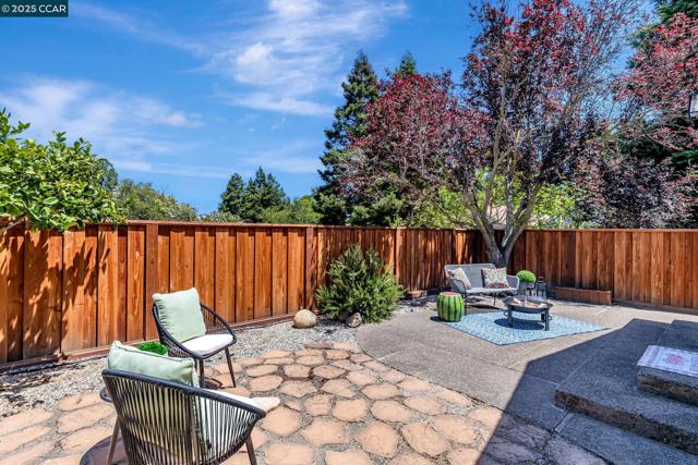 1806 Ridgeland Circle, Danville CA: https://media.crmls.org/mediaz/e21c1a63-21ea-4808-b859-82412a31bd3e.jpg