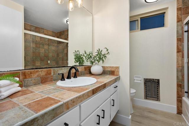 640 W Solana Circle, Solana Beach CA: https://media.crmls.org/mediaz/e21c2630-7499-4435-95bf-95b8868b8241.jpg