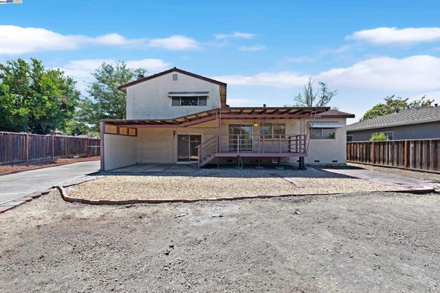 1849 Springsong Dr, San Jose CA: https://media.crmls.org/mediaz/e21d1b4c-af44-409c-80f0-98a29eb5f2c4.jpg