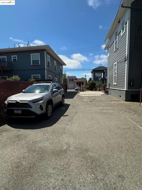 1520 Willow St, Alameda CA: https://media.crmls.org/mediaz/e21d5630-2bb6-4518-b1ff-4ac754c188b5.jpg