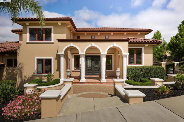 44506 Vista Grande Court, Fremont CA: https://media.crmls.org/mediaz/e21d7e53-fcd4-4208-890d-769ed4ae8480.jpg