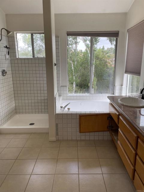 Detail Gallery Image 13 of 25 For 1778 Orchard Wood Lane, Encinitas,  CA 92024 - 6 Beds | 3 Baths