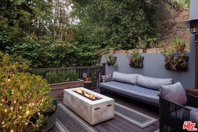 11372 Brill Drive, Studio City CA: https://media.crmls.org/mediaz/e21e5b68-216e-4155-a4e4-09466617d8c8.jpg