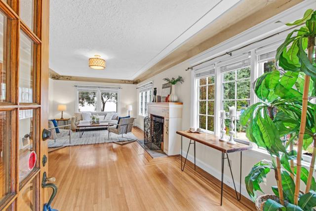 329 Pope Street, Menlo Park CA: https://media.crmls.org/mediaz/e21e5f3a-b68e-4f12-bf63-e5649da48e15.jpg