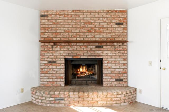 965 Highland Drive, Vista CA: https://media.crmls.org/mediaz/e21ebbb0-0201-4122-9ddb-8a8cb71453b5.jpg