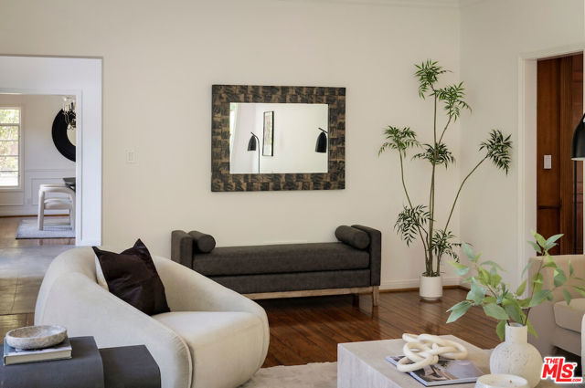 5700 Spring Oak Drive, Los Angeles CA: https://media.crmls.org/mediaz/e21ff458-632d-4568-9366-562e1b5819af.jpg